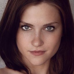 Wynter Kullman 飾演 Blair