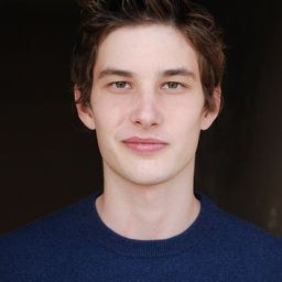 伊曼紐爾·瑪莉亞·迪史特法諾 飾演 Edoardo Albinati