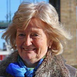 Elsie Robson 飾演 Self