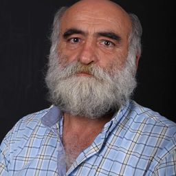 Ahmet Talay 飾演 Güngör