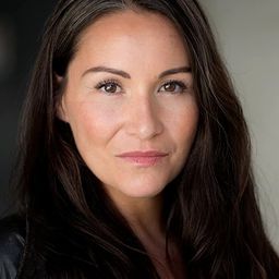 莎拉·道恩·普萊奇 飾演 Alawa