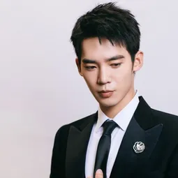 于適 - 飛馳人生2演員 飾演独狼车手