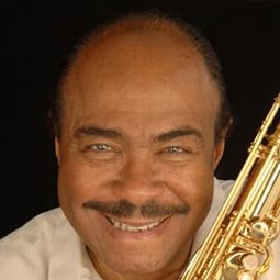 班尼·高爾森 - It Must Schwing: The Blue Note Story演員 飾演Self