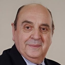 Juanito Navarro 飾演 Alcalde