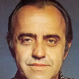 Mauro Mendonça 飾演 Dr. Teodoro Madureira