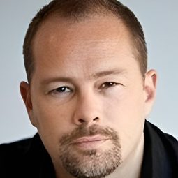 艾莉斯塔·艾貝兒 - 芭比之美人魚歷險記 2演員 飾演Pufferazzi / Remo / Surfer Alistair (voice)