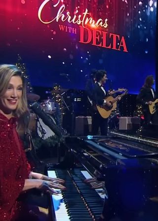 《Christmas With Delta 2022》電影海報