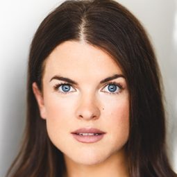 瑪德琳·里昂 - 48 個聖誕願望演員 飾演Lara