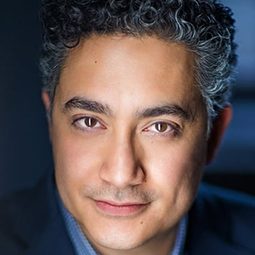 亞歷山卓·朱利安尼 - 超能小萌怪：拯救聖誕節演員 飾演(voice)