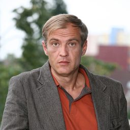 Roman Luknár 飾演 Vlcek