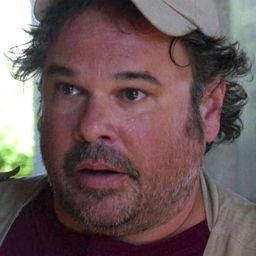 Michael Dunn 飾演 Ray