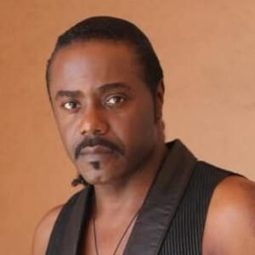 Reginald T. Dorsey 飾演 Benny Potter