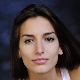 Laetitia Chambon 飾演 Delphine Clavel