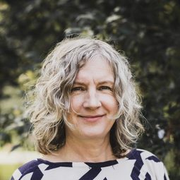 Andrine Sæther - 奧斯陸的夏威夷演員 飾演Social Worker