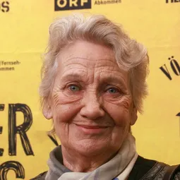 Ingrid Burkhard - 人工失格演員 飾演Frau Schikowa