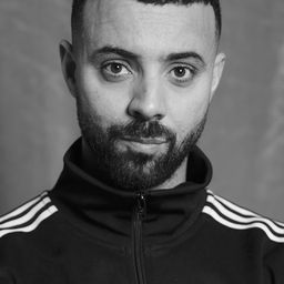 Alexander Salzberger 飾演 