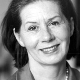 Libgart Schwarz - 階級關係演員 飾演Therese