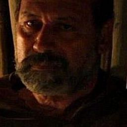 Daniel Sammut 飾演 Rothgar