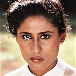 斯米塔 · 帕蒂爾 飾演 Najma