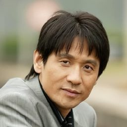 Hwang In-Sung 飾演 Superintendent