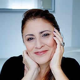 Georgia Lepore 飾演 Antonia