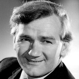 Percy Herbert 飾演 Marine Lomas