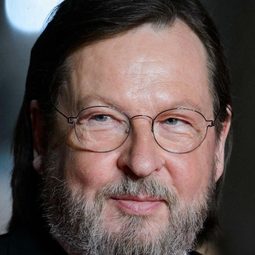 拉斯·馮·提爾 - 犯罪元素演員 飾演Schmuck of Ages