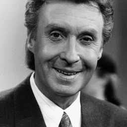 Peter Alexander 飾演 Peter Sommer