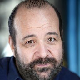 Guillaume Bouchède 飾演 Dimitri