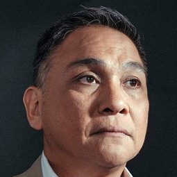 諾尼·邦卡米諾 - 真情未語演員 飾演Pastor Leo