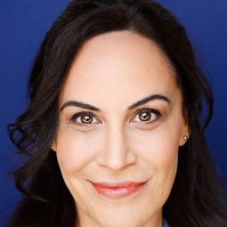 Jackie Joyner - 昔日英雄演員 飾演Betsy