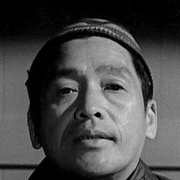 藤原 釜足 飾演 