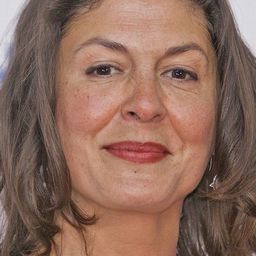 Marisol Membrillo 飾演 Rosa