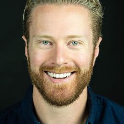 Kevin A Courtney 飾演 Oscar