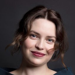 Ester Kuntu 飾演 Rita