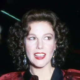 Stefania Sandrelli - 英雄戰場演員 飾演Beatriz