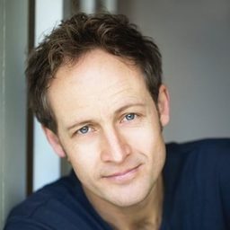 Fraser Brown 飾演 Charles Kingsford-Smith (Smithy)