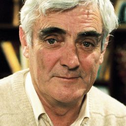 Tom Jordan 飾演 Frank