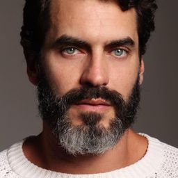 尼古拉斯·安圖內斯 飾演 Jorge