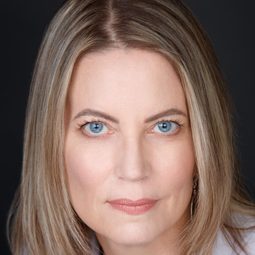 Anne Hawthorne - 你留下的痕跡演員 飾演Mother