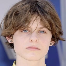 Cameron Crovetti 飾演 Elias