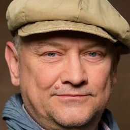 István Znamenák 飾演 György