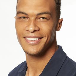 Dale Moss - 31支蠟燭演員 飾演Christmas Kyle