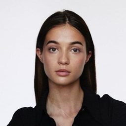 Lisa-Marie Koroll 飾演 Luna