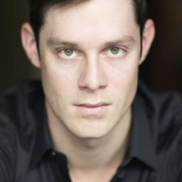 Christophe Montenez 飾演 Paul