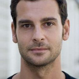 Ivan Bacchi 飾演 Amico Renato