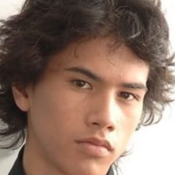 Charley Murphy Samau 飾演 