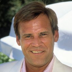 Don Stroud - 神探麥克演員 飾演Captain Pat Chambers
