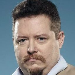 Fabrice Colson 飾演 Client de la galerie