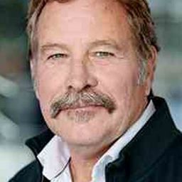 Lars Kiilerich - 最偉大的英雄演員 飾演Uniformed Officer